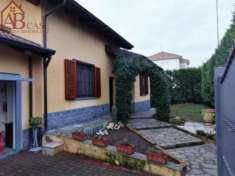 Foto Villa Gemella di recente costruzione