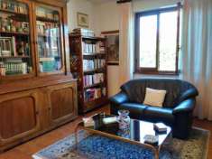 Foto Villa in Pian di Mommio  su piu' piani con giardino di 500 mq che attornia la casa  con ingresso privato ,La Villa si compone di :piano terra  sala ,c