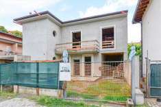 Foto Villa in Vendita, 5 Locali, 160 mq, Verano Brianza