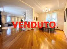 Foto Villa in Vendita, 6 Locali, 377 mq, Lesmo