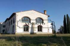 Foto Villa in Vendita, pi di 6 Locali, 1000 mq (Lajatico)