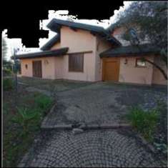 Foto Villa in Vendita, pi di 6 Locali, 1020 mq, Limido Comasco