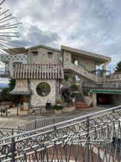 Foto Villa in Vendita, pi di 6 Locali, 1260 mq, Matera