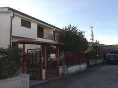 Foto Villa in Vendita, pi di 6 Locali, 130 mq, Sparanise