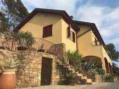 Foto Villa in Vendita, pi di 6 Locali, 190 mq, Camporosso