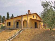 Foto Villa in Vendita, pi di 6 Locali, 200 mq (CORTONA)