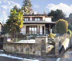 Foto Villa in Vendita, pi di 6 Locali, 200 mq, Ferrera di Varese