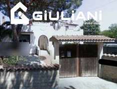 Foto Villa in Vendita, pi di 6 Locali, 206 mq, Aprilia