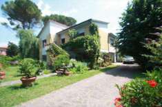 Foto Villa in Vendita, pi di 6 Locali, 220 mq (Lucca)