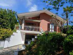 Foto Villa in Vendita, pi di 6 Locali, 240 mq, Chieri