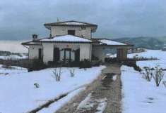 Foto Villa in Vendita, pi di 6 Locali, 240 mq, Frontone