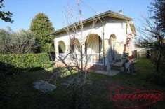 Foto Villa in Vendita, pi di 6 Locali, 240 mq (Lucca)