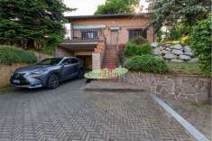 Foto Villa in Vendita, pi di 6 Locali, 250 mq, Azzate