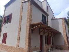 Foto Villa in Vendita, pi di 6 Locali, 250 mq, Macerata