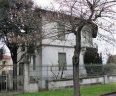 Foto Villa in Vendita, pi di 6 Locali, 257 mq (Lucca)