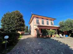 Foto Villa in Vendita, pi di 6 Locali, 270 mq, Capannori (Camigliano