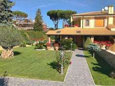 Foto Villa in Vendita, pi di 6 Locali, 270 mq, Grottaferrata