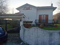 Foto Villa in Vendita, pi di 6 Locali, 280 mq (Licciana Nardi)