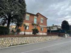 Foto Villa in Vendita, pi di 6 Locali, 280 mq, Sinalunga (Bettolle)