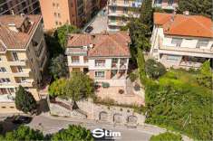 Foto Villa in Vendita, pi di 6 Locali, 290 mq, Perugia (Via XX Sette