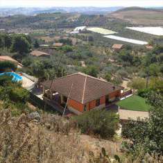 Foto Villa in Vendita, pi di 6 Locali, 3 Camere, 230 mq (SAN CATALDO