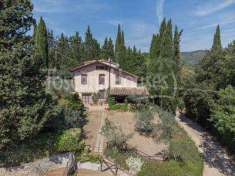 Foto Villa in Vendita, pi di 6 Locali, 3 Camere, 300 mq (CAPOLONA)