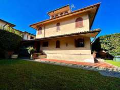 Foto Villa in Vendita, pi di 6 Locali, 300 mq (Ponsacco)