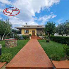 Foto Villa in Vendita, pi di 6 Locali, 300 mq (San Giustino Valdarno