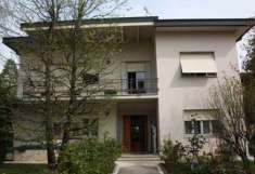 Foto Villa in Vendita, pi di 6 Locali, 300 mq, Viadana (Cogozzo)