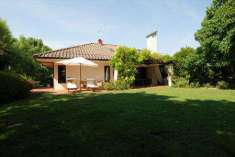 Foto Villa in Vendita, pi di 6 Locali, 315 mq (Pontedera)