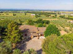 Foto Villa in Vendita, pi di 6 Locali, 326 mq, Cortona (Terontola)