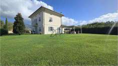Foto Villa in Vendita, pi di 6 Locali, 330 mq, Capannori