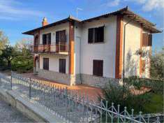 Foto Villa in Vendita, pi di 6 Locali, 340 mq, Lucignano