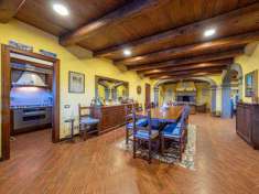 Foto VILLA in Vendita, pi di 6 Locali, 359 mq, SUTRI