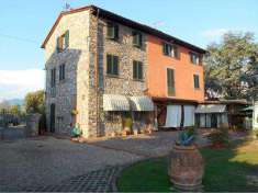 Foto Villa in Vendita, pi di 6 Locali, 370 mq, Lucca
