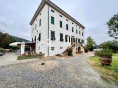 Foto Villa in Vendita, pi di 6 Locali, 380 mq (Capannori)