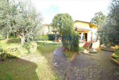 Foto Villa in Vendita, pi di 6 Locali, 4 Camere, 158 mq (BUGGIANO)