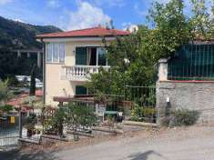 Foto Villa in Vendita, pi di 6 Locali, 4 Camere, 190 mq (VALLECROSIA