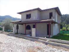 Foto Villa in Vendita, pi di 6 Locali, 4 Camere, 220 mq (CAMAIORE)