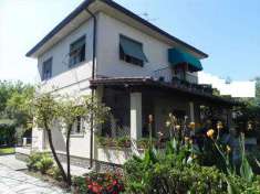 Foto Villa in Vendita, pi di 6 Locali, 4 Camere, 220 mq (CAMAIORE LI
