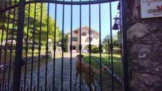 Foto Villa in Vendita, pi di 6 Locali, 4 Camere, 240 mq (TREVI NEL L