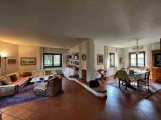 Foto Villa in Vendita, pi di 6 Locali, 4 Camere, 380 mq (PRATO CASTE