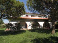 Foto Villa in Vendita, pi di 6 Locali, 4 Camere, 400 mq (CECINA)