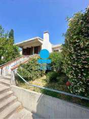 Foto Villa in Vendita, pi� di 6 Locali, 440 mq, Pesaro (Montegranaro)