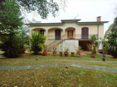 Foto Villa in Vendita, pi di 6 Locali, 450 mq (Capannori)