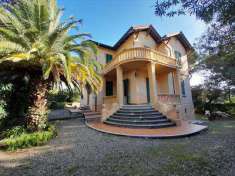 Foto Villa in Vendita, pi di 6 Locali, 450 mq (Livorno)
