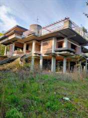 Foto Villa in Vendita, pi di 6 Locali, 450 mq (PIETRADEFUSI)