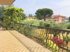 Foto Villa in Vendita, pi di 6 Locali, 450 mq, Puegnago sul Garda