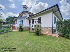 Foto VILLA in Vendita, pi di 6 Locali, 450 mq, UZZANO