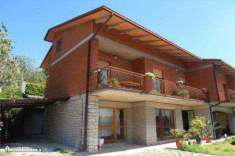 Foto Villa in Vendita, pi di 6 Locali, 460 mq, Perugia